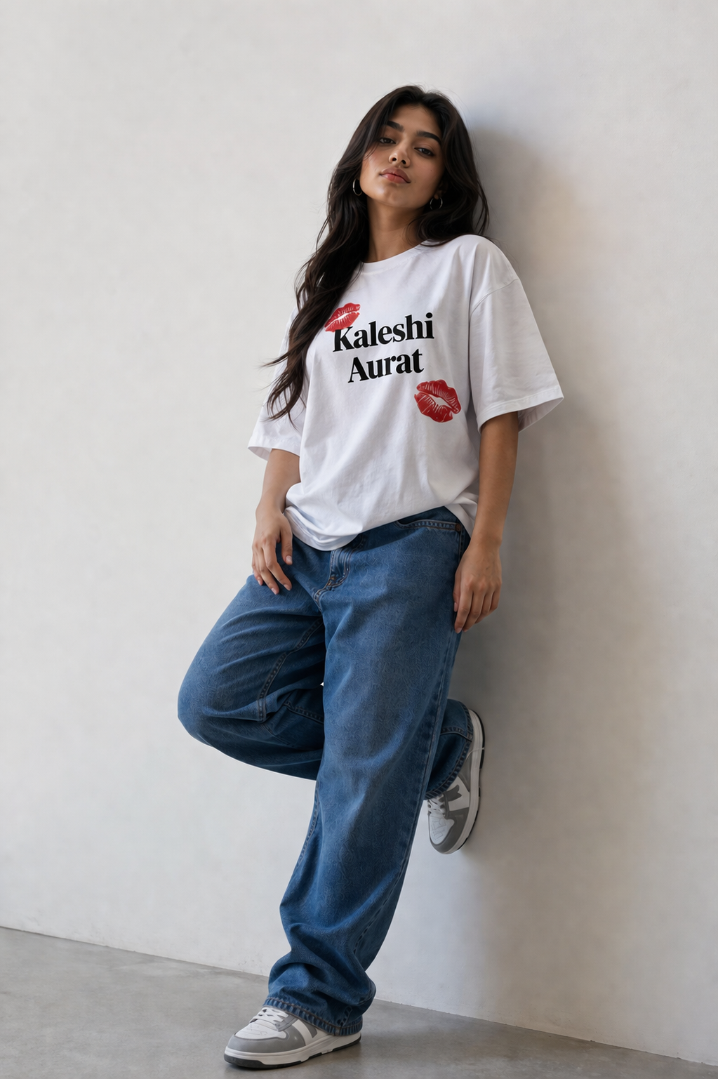 “Kaleshi Aurat” oversized t-shirt